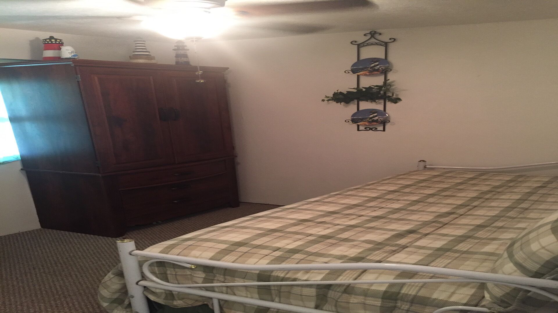 Spacious 2-Story 3BR 2B Family Beach House.  Huge Kitchen. Accomodates 10