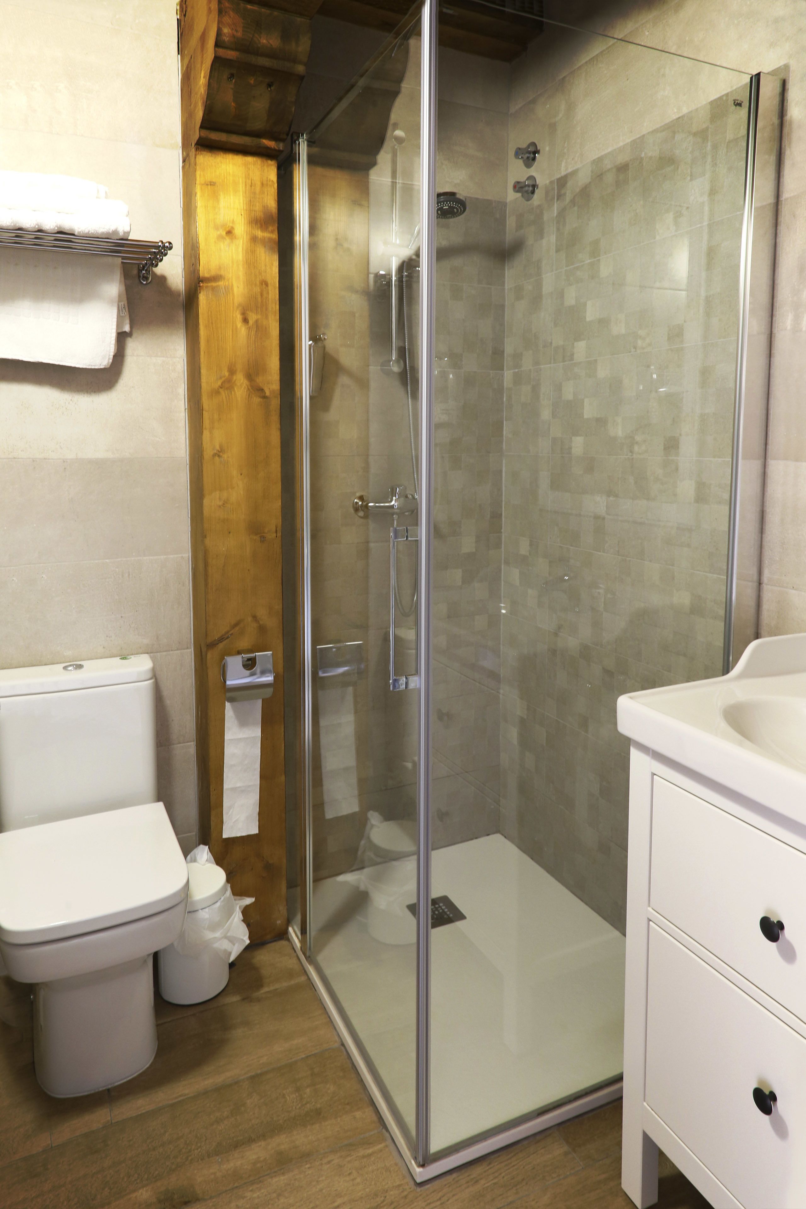 double room | bathroom | free toiletries, hair dryer, towels