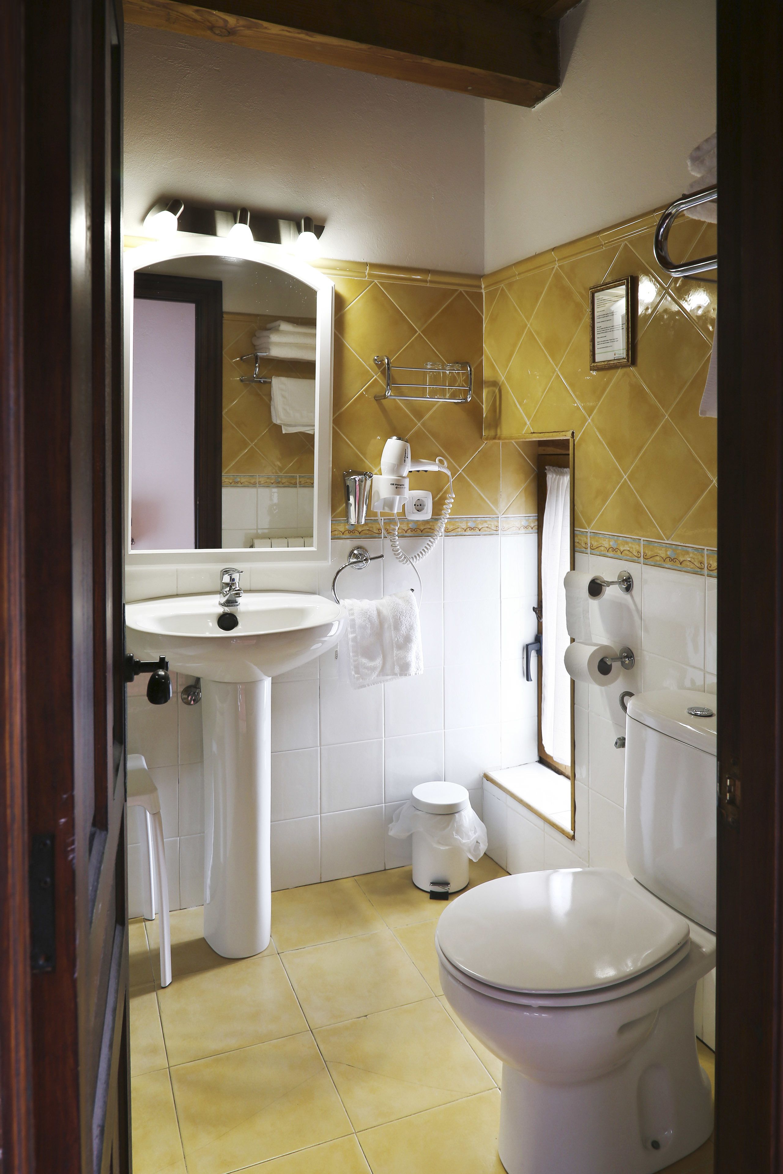 double room | bathroom | free toiletries, hair dryer, towels