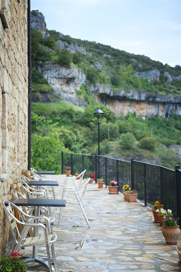 Exterior - Hotel Rural La Puebla (Valle de Sedano)