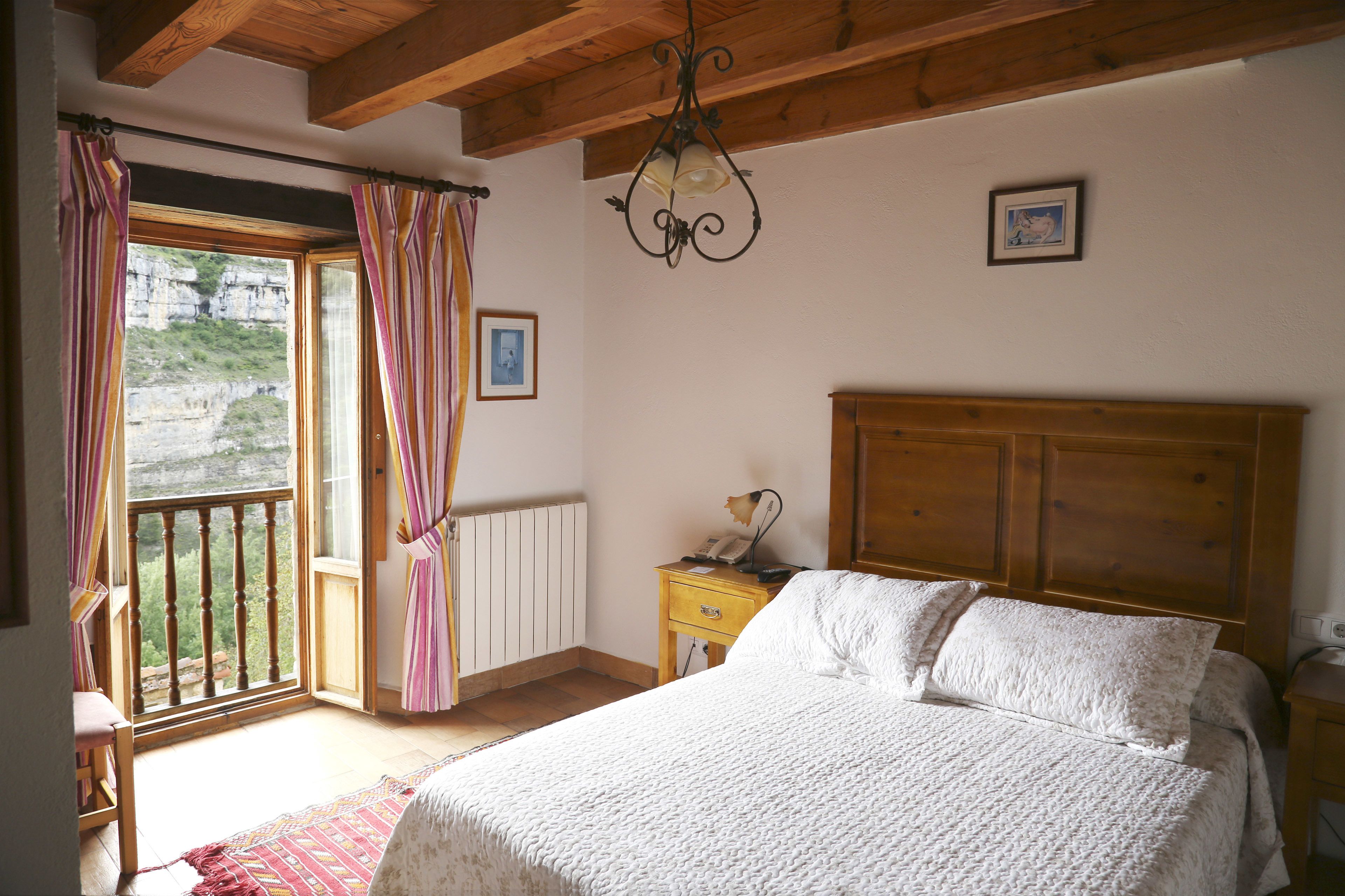 double room | free wifi, bed sheets