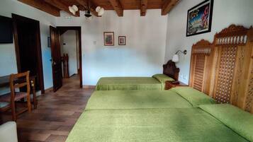 Driepersoonskamer | Gratis wifi, beddengoed