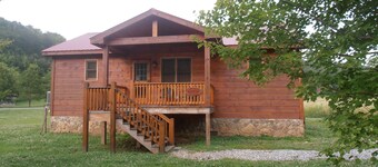 Running Bear Cabin, profitez de l'air de la montagne depuis la balançoire du porche !!!
