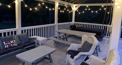 ON LAKE BURTON! LAKE HOUSE WITH BOAT DOCK! BOAT AVAILABLE FOR RENT!