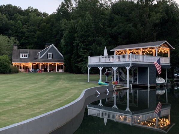 Exterior - ON LAKE BURTON! LAKE HOUSE WITH BOAT DOCK! BOAT AVAILABLE FOR RENT! (Clarkesville)