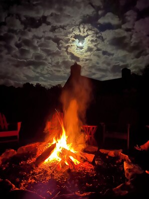 Property grounds - ON LAKE BURTON! LAKE HOUSE WITH BOAT DOCK! BOAT AVAILABLE FOR RENT! (Clarkesville)