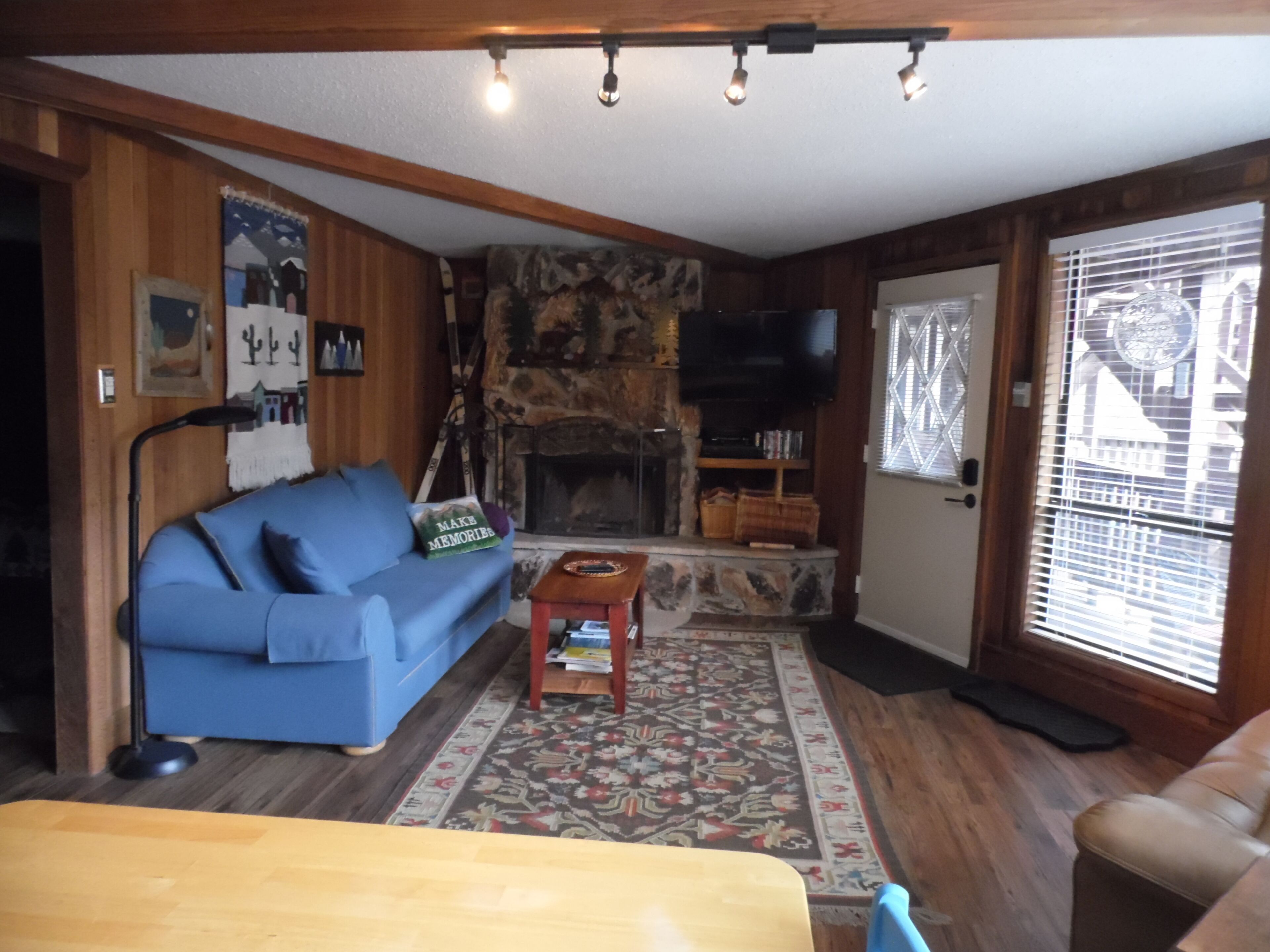 Redwood Commons First Floor Condo, Great Location, 1 and 1/2 blocks to Lift