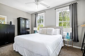 6 slaapkamers, een strijkplank/strijkijzer, wifi, beddengoed