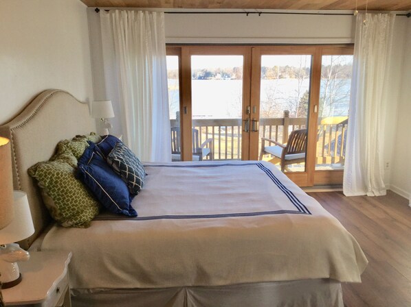 4 عدّة غرف نوم ومكتب ومكواة/لوح كي وسرير سفر