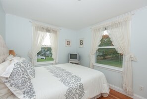 5 bedrooms, iron/ironing board, free WiFi, bed sheets