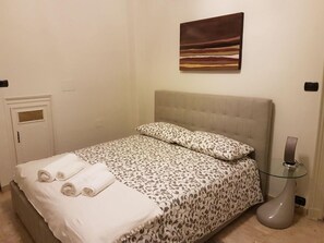2 habitaciones, cunas y ropa de cama 
