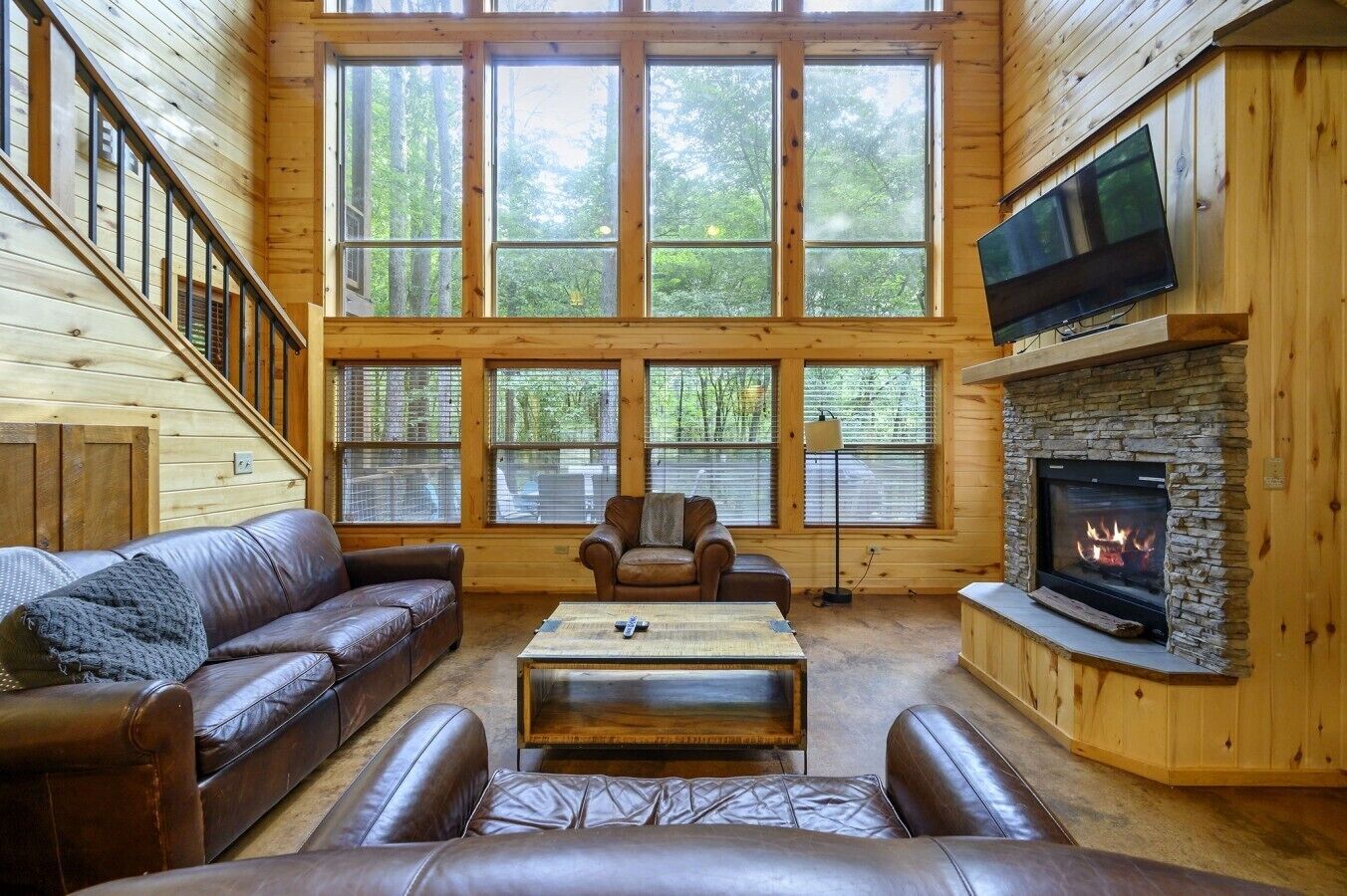 Smart TV, fireplace