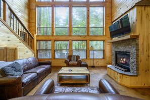 Smart TV, fireplace - Two bedroom  in United States of America, Hochatown (Hochatown)