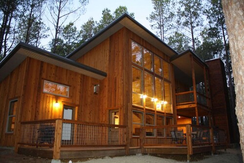 Driftwood: uusi + moderni + maalaismainen + ylellisyyttä + 3 takkaa + kylpytynnyri + 1000 m²: n terassi