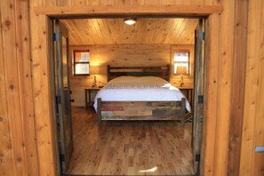 3 室のベッドルーム、デスク、WiFi、ベッドシーツ