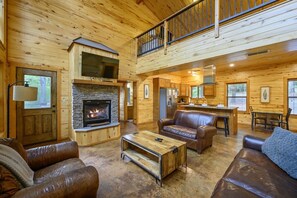 Smart TV, fireplace - Two bedroom  in United States of America, Hochatown (Hochatown)