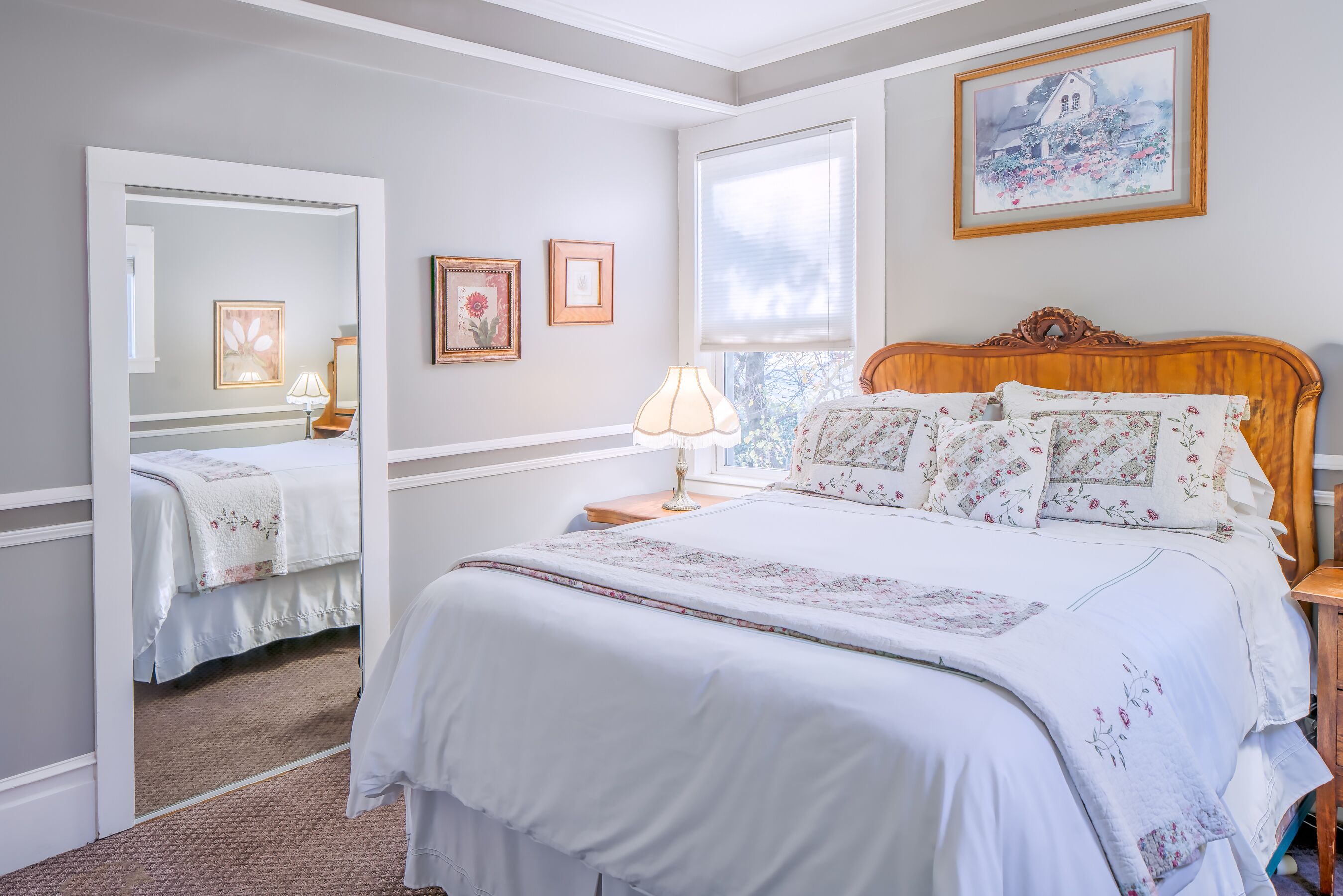 Gorgeous, Spacious Historic Home with Breakfast