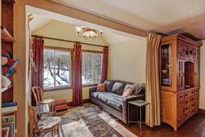 Maison, 4 chambres | Intérieur