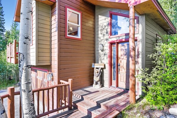 A wooden cabin with a porch, a welcome sign, and a mailbox. - High Point Chateau 4 Bedroom Home by RedAwning (Breckenridge)
