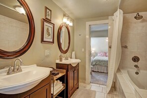 House, 4 Bedrooms | Bathroom | Towels, shampoo