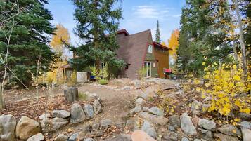 House, 4 Bedrooms | Exterior