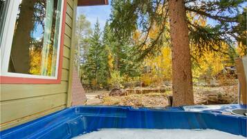 House, 4 Bedrooms | Outdoor spa tub