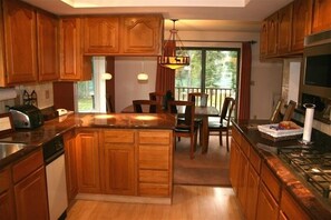 Réfrigérateur grande capacité avec congélateur, four à micro-ondes