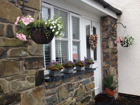 Front of property - Snowdonia Snug (Dolgellau)
