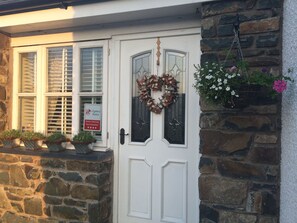 Front of property - Snowdonia Snug (Dolgellau)