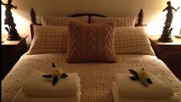 Estudio | Sábanas de algodón egipcio, minibar y ropa de cama