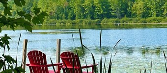 Waterfront! Quiet, Spacious, Serene Retreat Located in a Private Wooded Setting