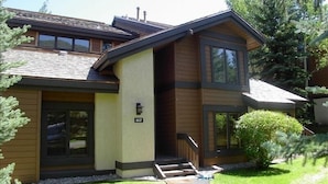Exterior - Ski in/Ski Out from This Mountainside Home! Tons of Updates (Beaver Creek)