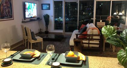 Beautiful 1B apt in Trendy Walkable City Neighborhood, Rooftop Pool