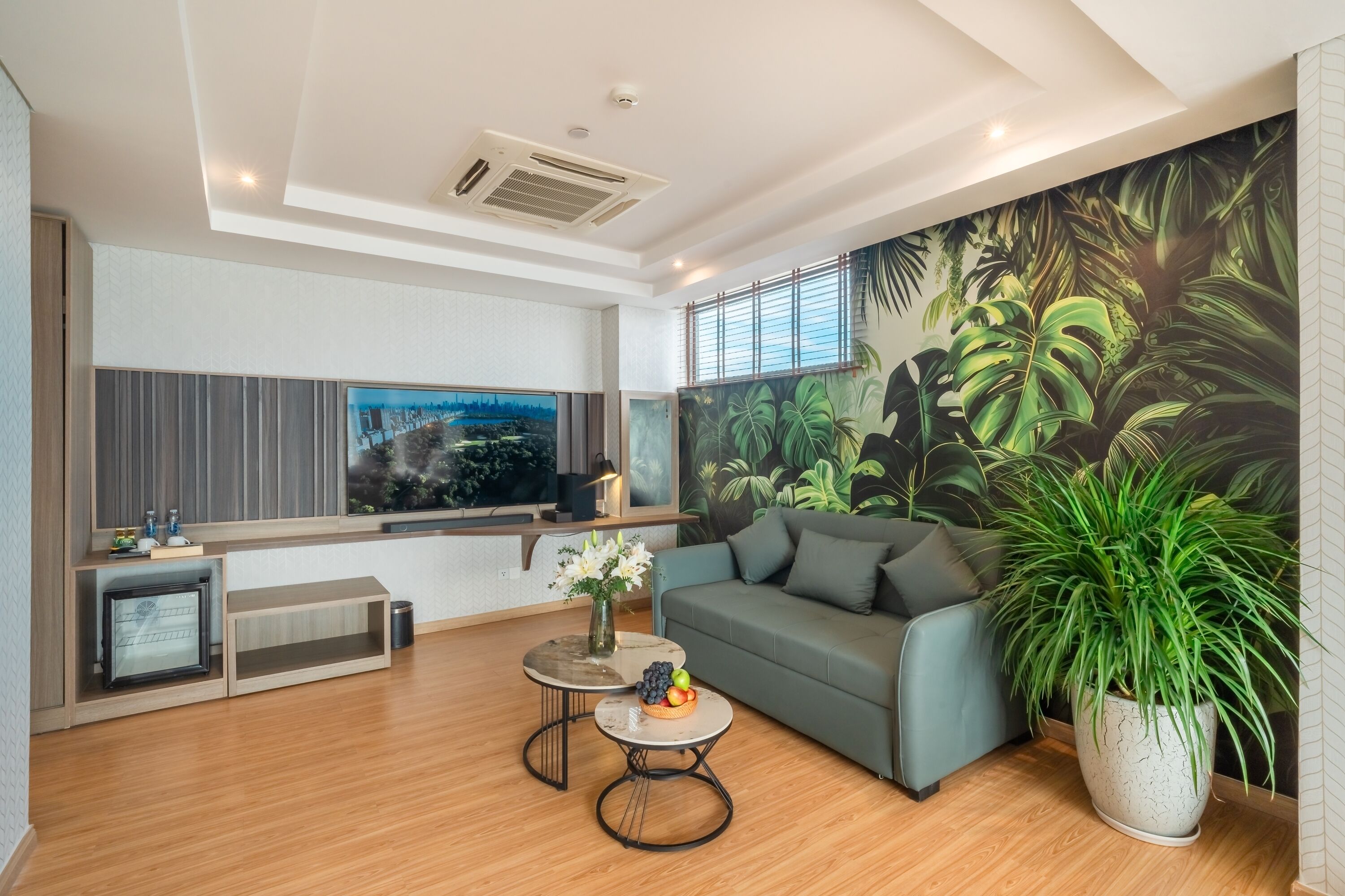 suite oceanfront view with living room | 1 bedroom, minibar, in-room safe, desk