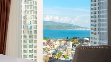 Deluxe Room, Sea View | Minibar, in-room safe, desk, blackout drapes