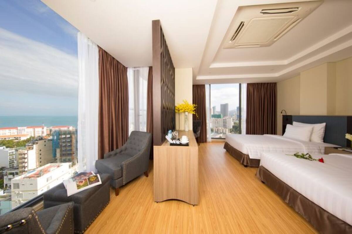 Junior Suite Twin, Sea View | Minibar, két bảo mật tại phòng, bàn, màn/rèm cản sáng 