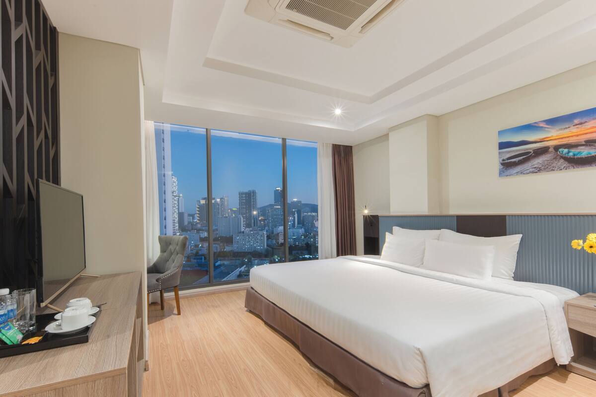 Junior Suite Double, Sea View | Phòng tắm | Buồng tắm vòi sen, đồ dùng nhà tắm miễn phí, máy sấy tóc 