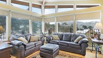 House, 3 Bedrooms | Living area | TV, fireplace