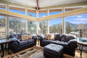 House, 3 Bedrooms | Living room | TV, fireplace - Starlight In The Rockies Ev #3172 3 Bedroom Home by RedAwning (Estes Park)