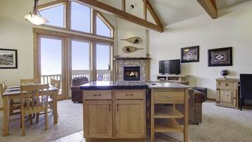 Condo, 2 Bedrooms | Interior