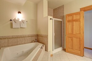 Bathroom - Mount Enentah 37 2 Bedroom Condo by RedAwning (Estes Park)