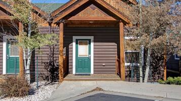 Condo, 2 phòng ngủ | Ngoại thất