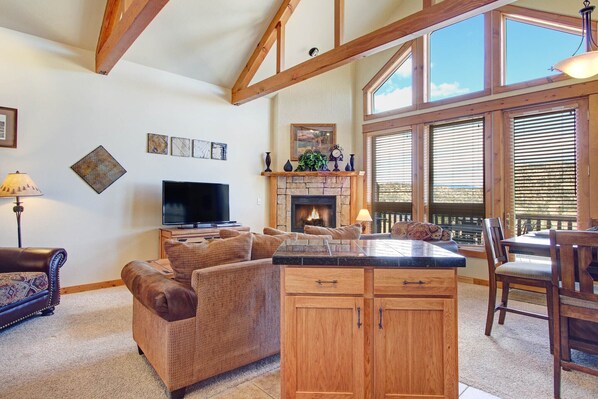 Condo, 2 Bedrooms | Living area