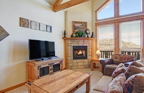 Apartment, 2 Schlafzimmer | Wohnbereich | Flachbildfernseher