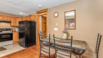 Condo, 2 Bedrooms | In-room dining