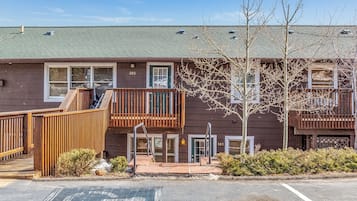 Condo, 2 Bedrooms | Exterior