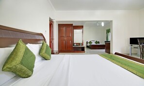 Habitación Premium | Tabla de planchar con plancha, wifi gratis y ropa de cama