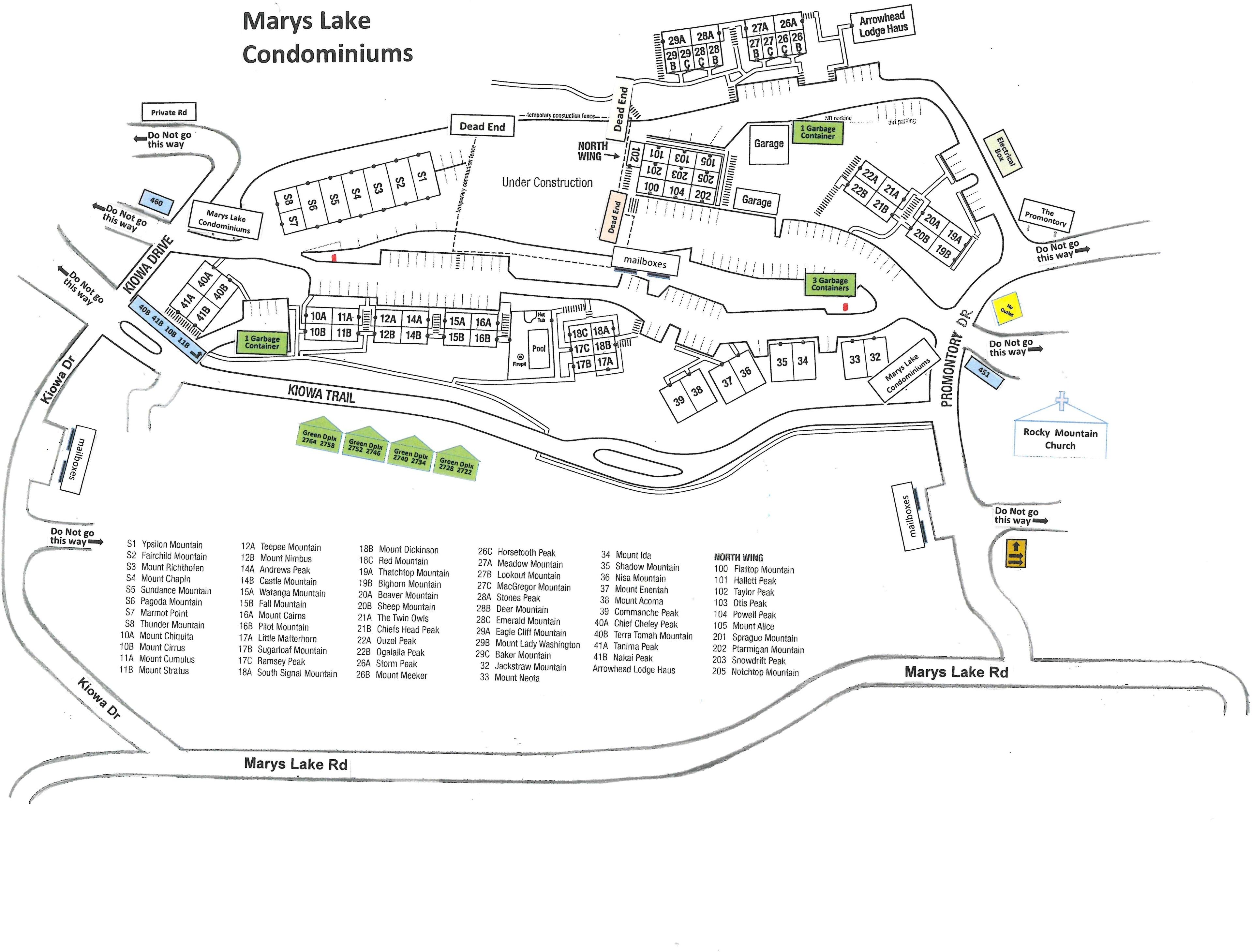 Une carte du complexe résidentiel Marys Lake, indiquant les routes, les zones en construction et une liste des noms des montagnes.