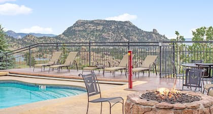 Snowdrift Peak 203 2 Bedroom Condo by RedAwning