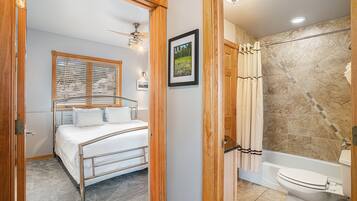 Condo, 2 Bedrooms | Bathroom | Hair dryer, towels, soap, shampoo